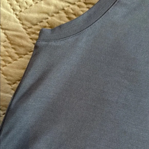 Gap Fit Women's Navy Sleeveless Athletic Tank Top - Picture 7 of 8